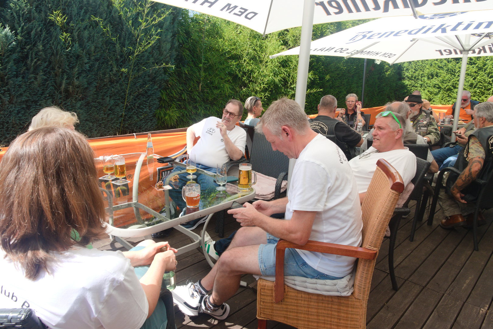 Ollis Gäste im Biergarten